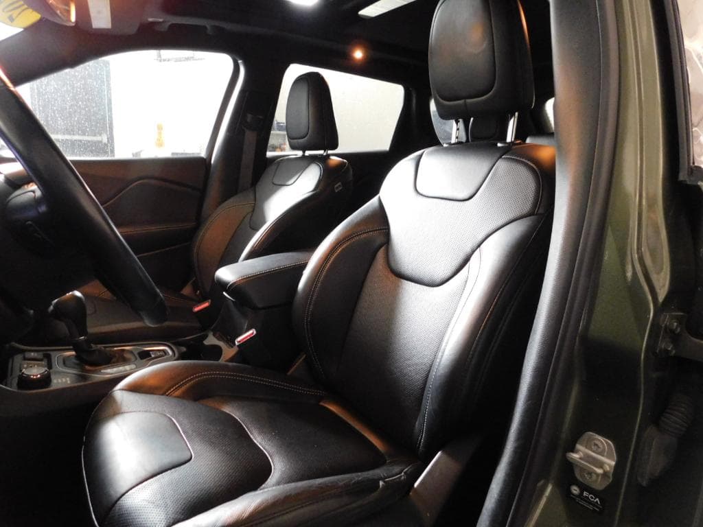 2021 Jeep Cherokee Latitude Lux - Image 2