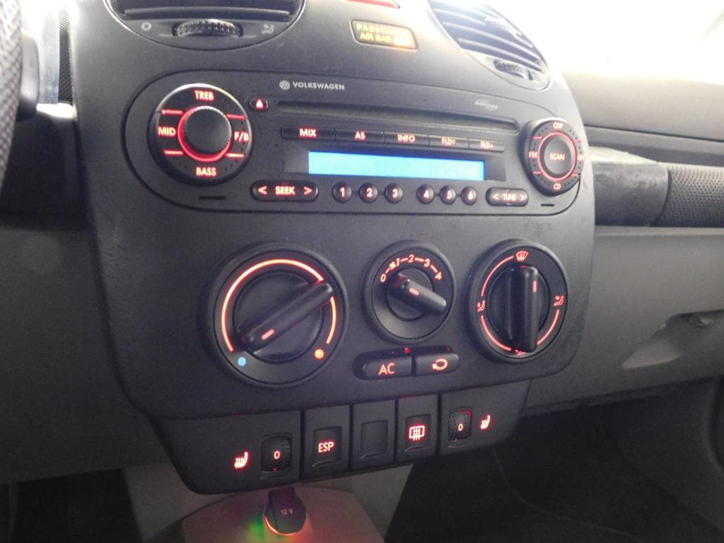 2005 Volkswagen New Beetle Convertible GLS 1.8T - Image 4