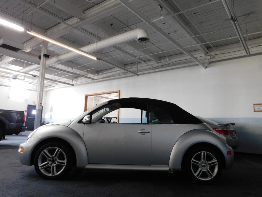 2005 Volkswagen New Beetle Convertible GLS 1.8T - Image 2